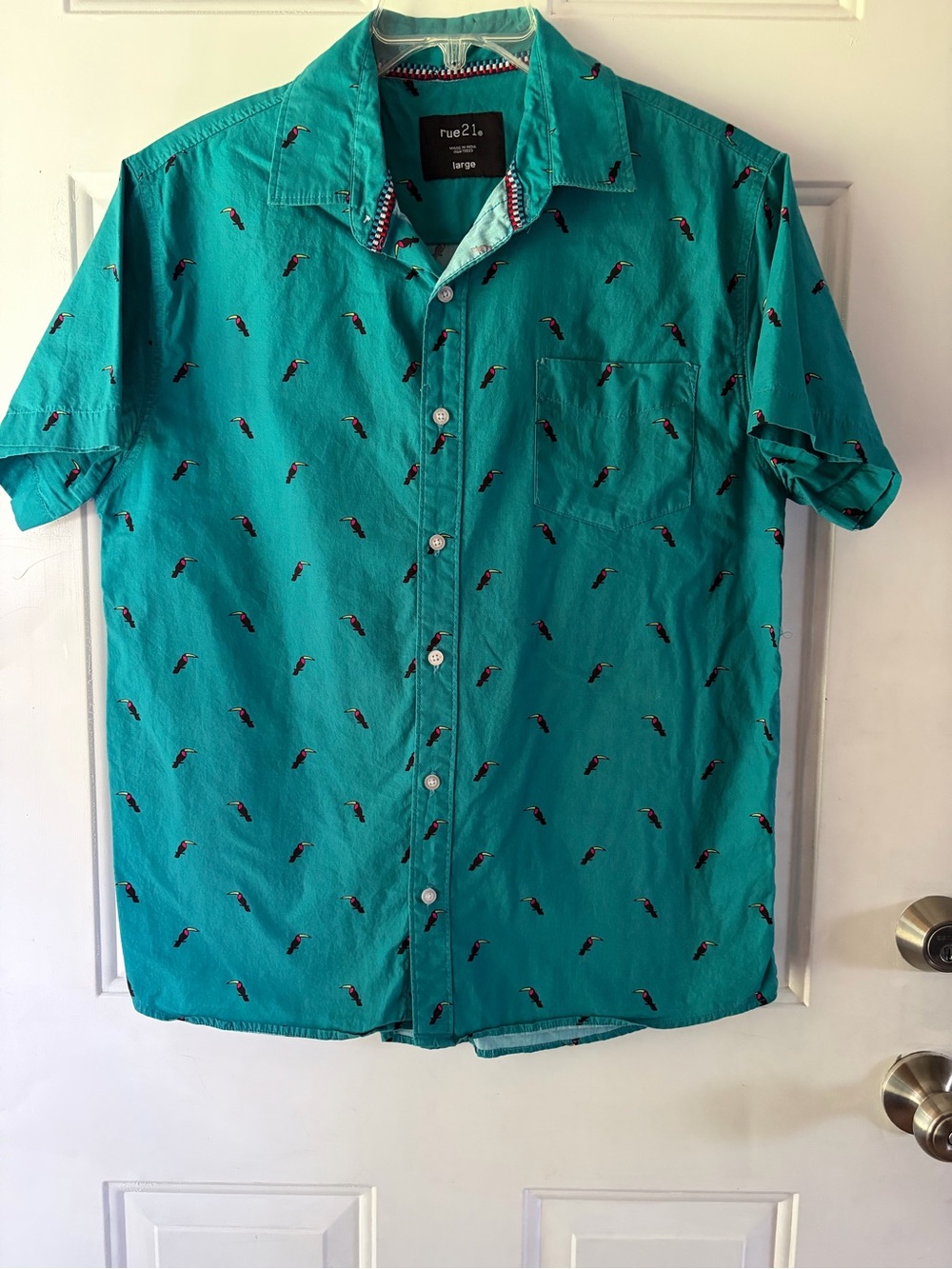 Rue21 Teal Short Sleeve Button-Up Shirt Tucan tropical bird print L 100% cotton